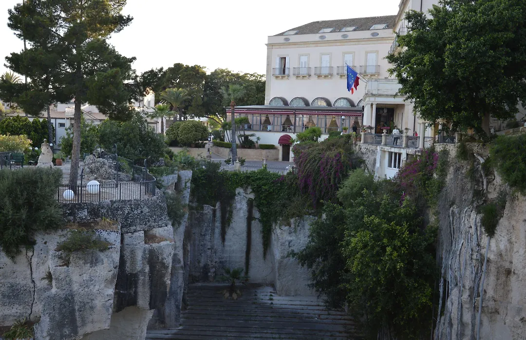 Grand Hotel Villa Politi-1